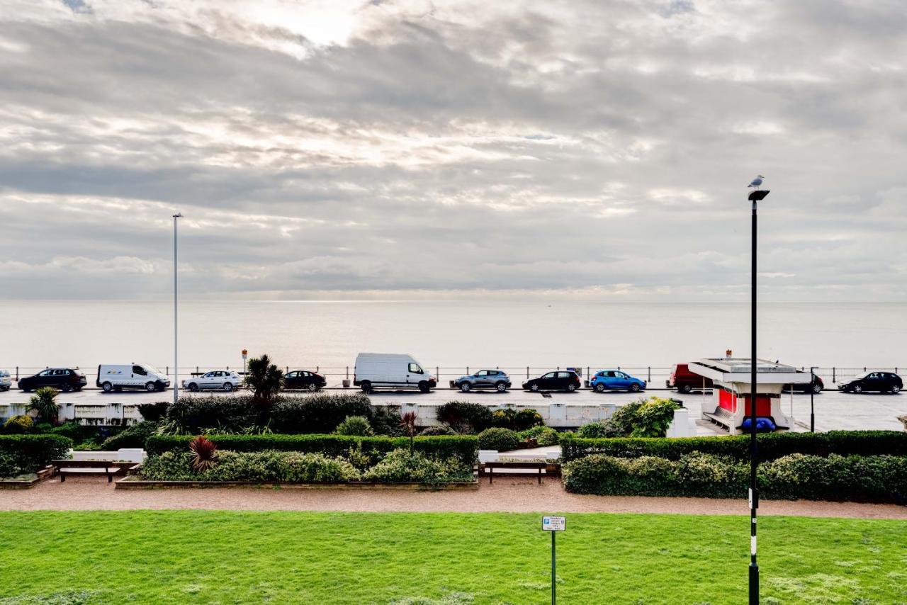 Apartamento No.6 Beautifully Presented Seafront Apartment Londres