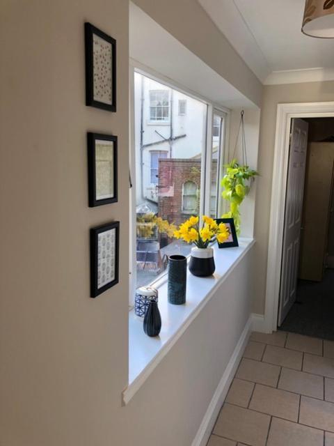 No.6 Beautifully Presented Seafront Apartment * Londres